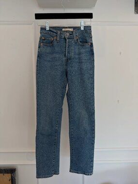 Levi’s Wedgie Straight Jeans Size 25 Medium Blue Button Fly